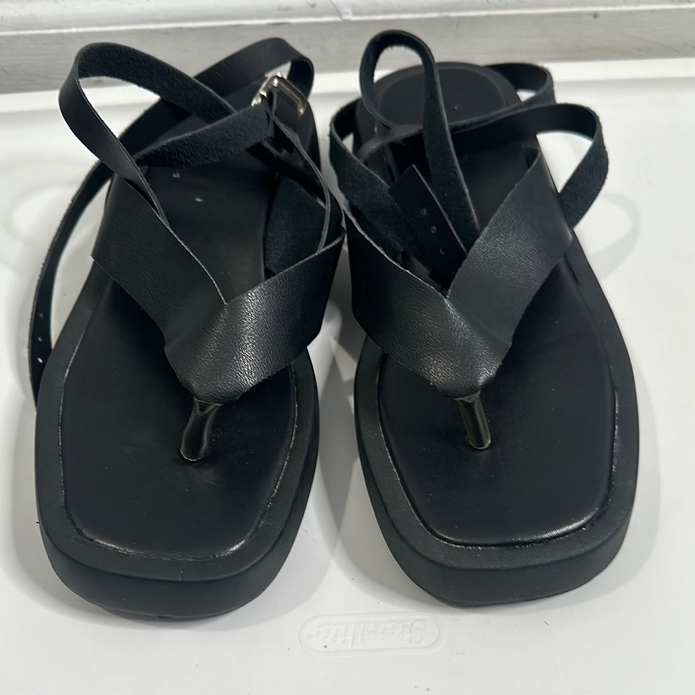 DRAIIA Stylish Black  strappy platform leather Sandals size 9